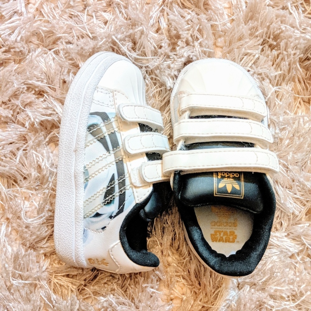 Adidas Superstars Stormtrooper edition